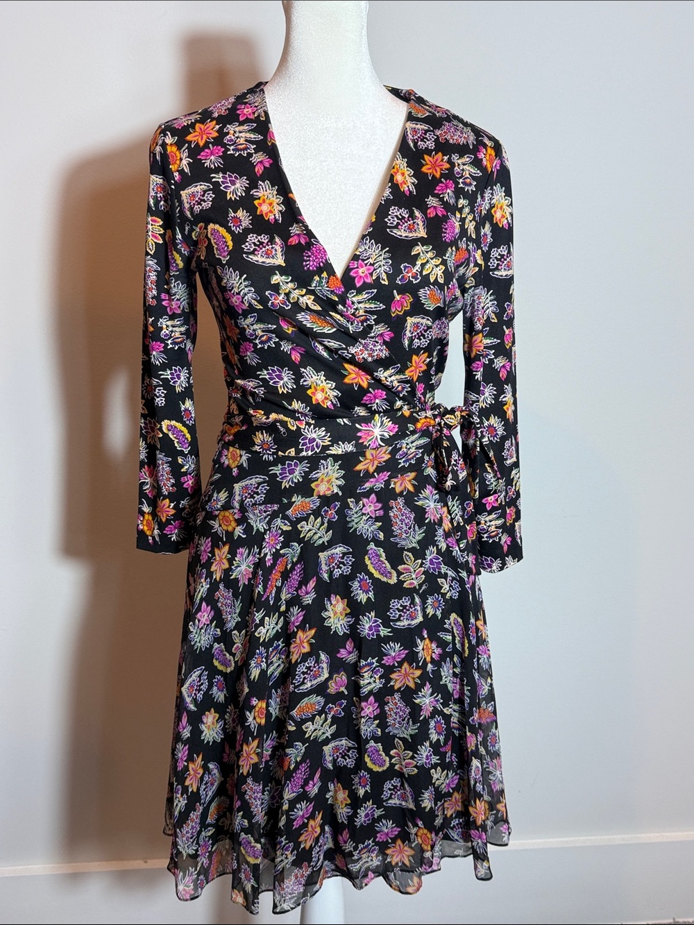 DVF Diane von Furstenberg Irina Silk Wrap Dress Size 2 Black Floral Mini